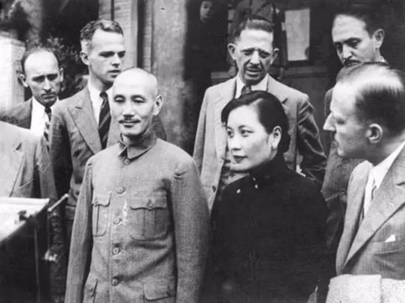 Tuy nhiên, sau khi Tưởng Giới Thạch qua đời năm 1975 và được chôn cất tại một nghĩa trang phía bắc hòn đảo, Tống Mỹ Linh quyết định sang Mỹ định cư.