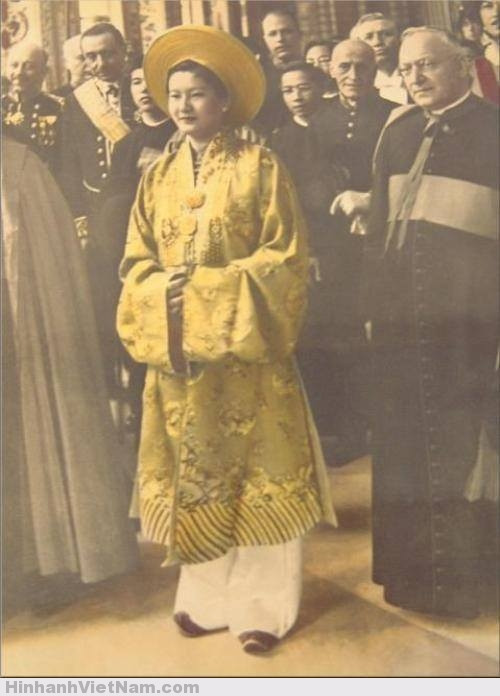 Với những nét trên gương mặt căng tràn hương sắc miền Nam Việt của bà, Nam Phương hoàng hậu được liệt vào danh sách 5 vị hoàng hậu đẹp nhất thời bấy giờ.