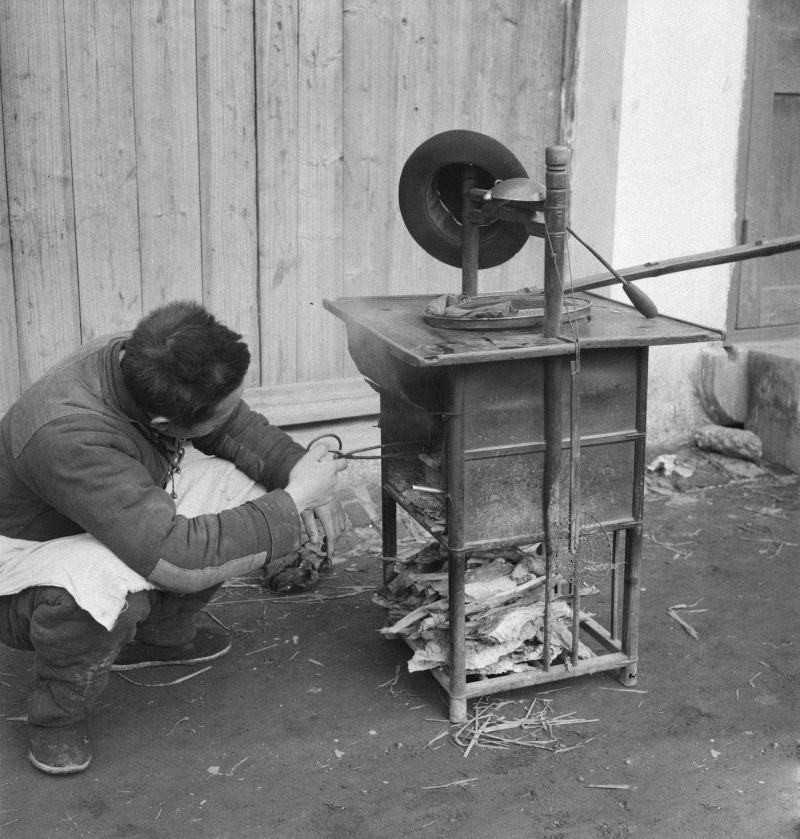 Nhóm lửa chuẩn bị làm hàng.