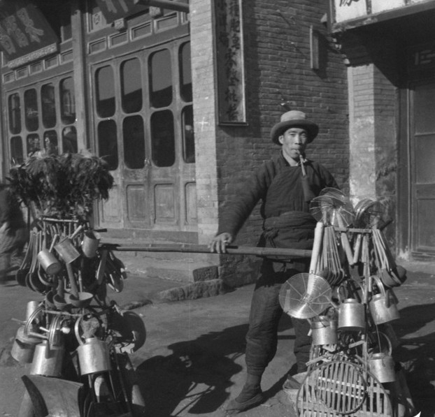 Gánh hàng gia dụng.