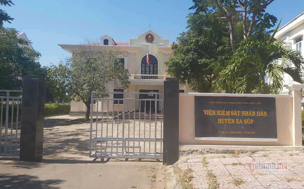 Nghi van Vien truong KSND o Dak Lak di hat karaoke om bi quay clip