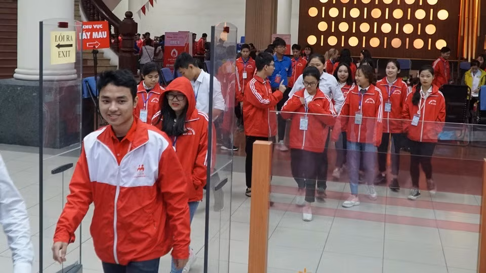 Nhiều đơn vị thuộc lực lượng vũ trang và các cơ quan, doanh nghiệp cũng tích cực hưởng ứng Chủ nhật Đỏ: Học viện Hậu cần, Học viện Cảnh sát Nhân dân, Học viện Kỹ thuật quân sự, Công an Thành phố Hà Nội, Trung tâm Giáo dục Quốc phòng - An ninh (Đại học Quốc gia Hà Nội), Tổ hợp Samsung Việt Nam, Ngân hàng SeABank.