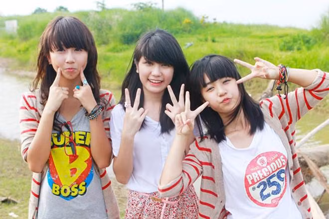 Khoảng năm 2010-2011, " bộ ba sát thủ Hà thành" gồm Quỳnh Anh Shyn, An Japan và Mẫn Tiên (đều sinh năm 1996) phủ sóng hình ảnh khắp các diễn đàn mạng xã hội. Cả ba đều sở hữu ngoại hình xinh xắn cùng phong cách thời trang trẻ trung, dễ thương nhanh chóng trở thành "trending" khiến giới trẻ mê mẩn.