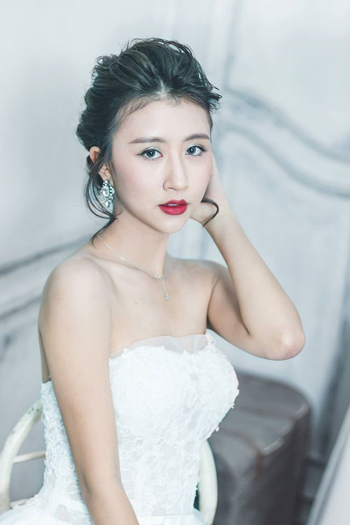 Năm 2015, với vai diễn Tường Vy công chúa trong bộ phim sitcom 5S Online, Quỳnh Anh đã chính thức góp mặt trong lĩnh vực phim truyền hình.