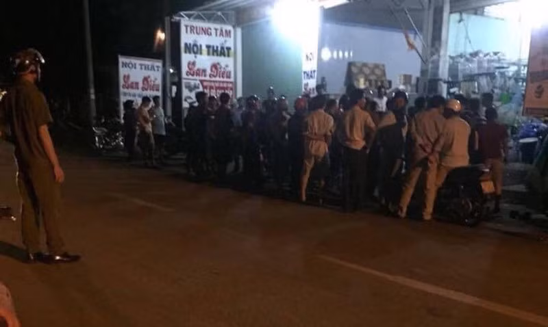 Xo xat tai mot tiem tap hoa, nguoi dan ong bi dam tu vong