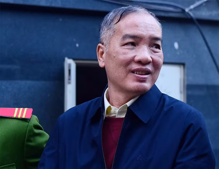 "Bản thân bị cáo với cương vị là Chủ tịch HĐTV đã không đủ khả năng dẫn dắt vượt qua các sức ép, quyết định của dự án để lúc này, các đồng nghiệp, cấp dưới phải đứng trước tòa. Trách nhiệm này thuộc về tôi" - bị cáo Lê Nam Trà nói.