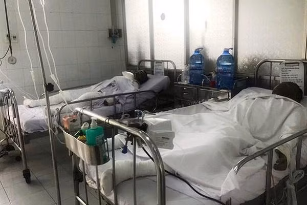 Vua chiet xang vua hut thuoc, nam thanh nien bien ca nha thanh 