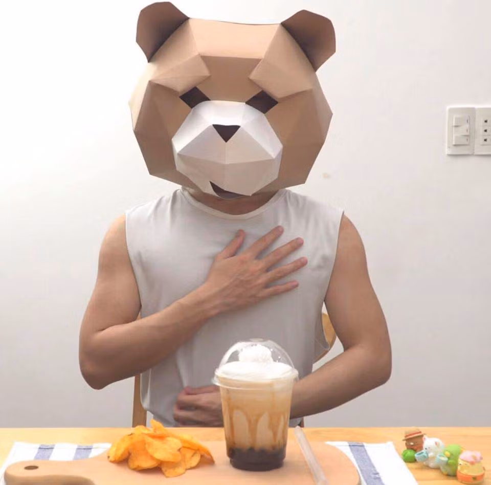 Chang trai giau mat quyen ru hang tram nghin chi em vi nau an qua dinh-Hinh-8