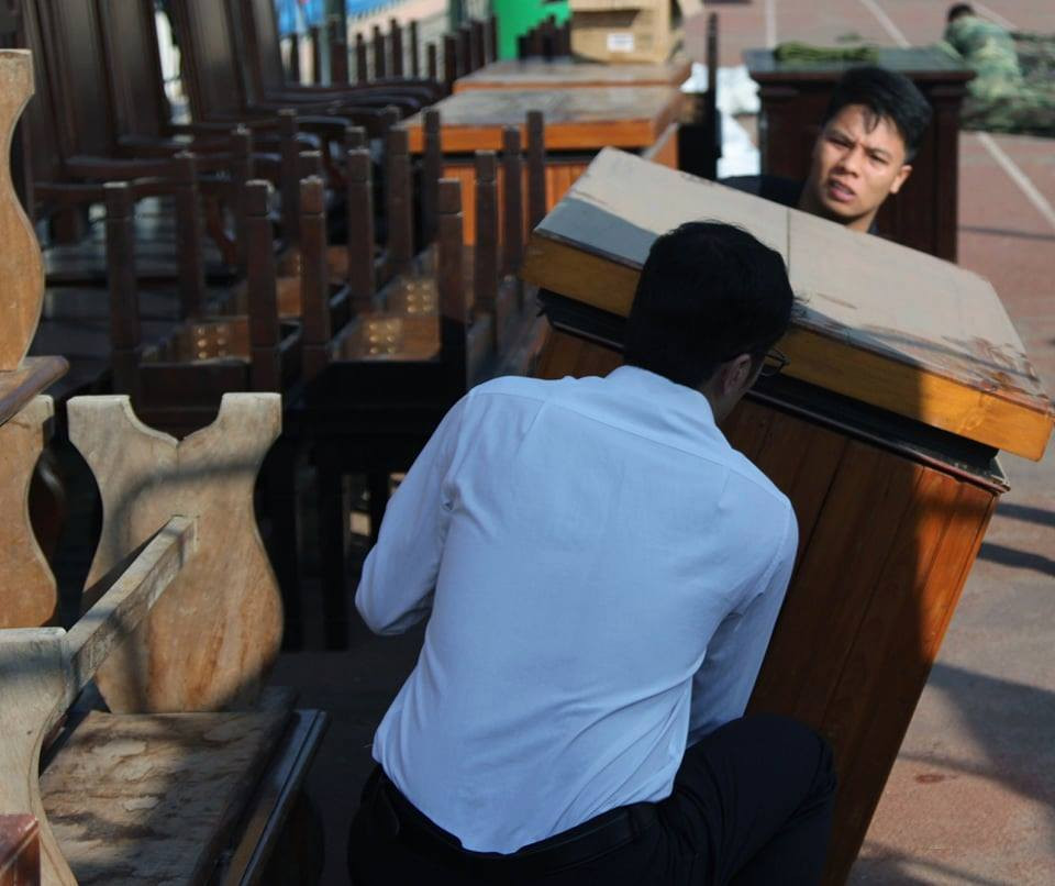 Theo ông Kỷ, sân vận động tỉnh Điện Biên có sức chứa 10 ngàn người nên việc đảm bảo an ninh cho 3 ngày xét xử là vấn đề rất được lưu ý. Dự kiến ngày mai có khoảng 3 đến 5 ngàn người theo dõi phiên xét xử. Ngay từ hôm nay, sân vận động đã cấm người dân vào để phục vụ công tác chuẩn bị. 