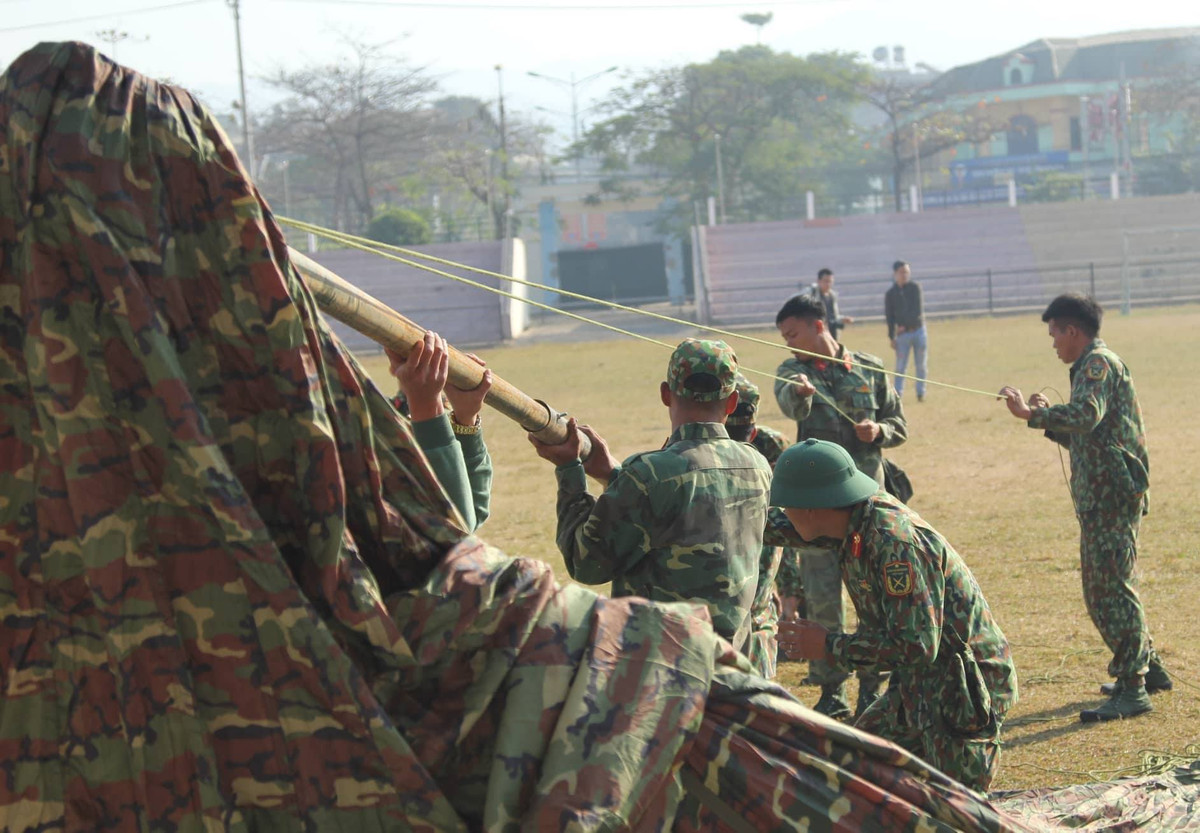 Do bà Hiền từ chối trả nợ, Toán đã thuê nhóm của Bùi Văn Công bắt cóc Cao Mỹ Duyên (20 tuổi, con gái bà Hiền) uy hiếp người phụ nữ này. Để thực hiện phi vụ này, Vì Văn Toán hứa trả công cho Công và đồng bọn bằng ma túy. Trước đó, Công và các bị can đã có lần mua ma túy của vợ chồng Toán.