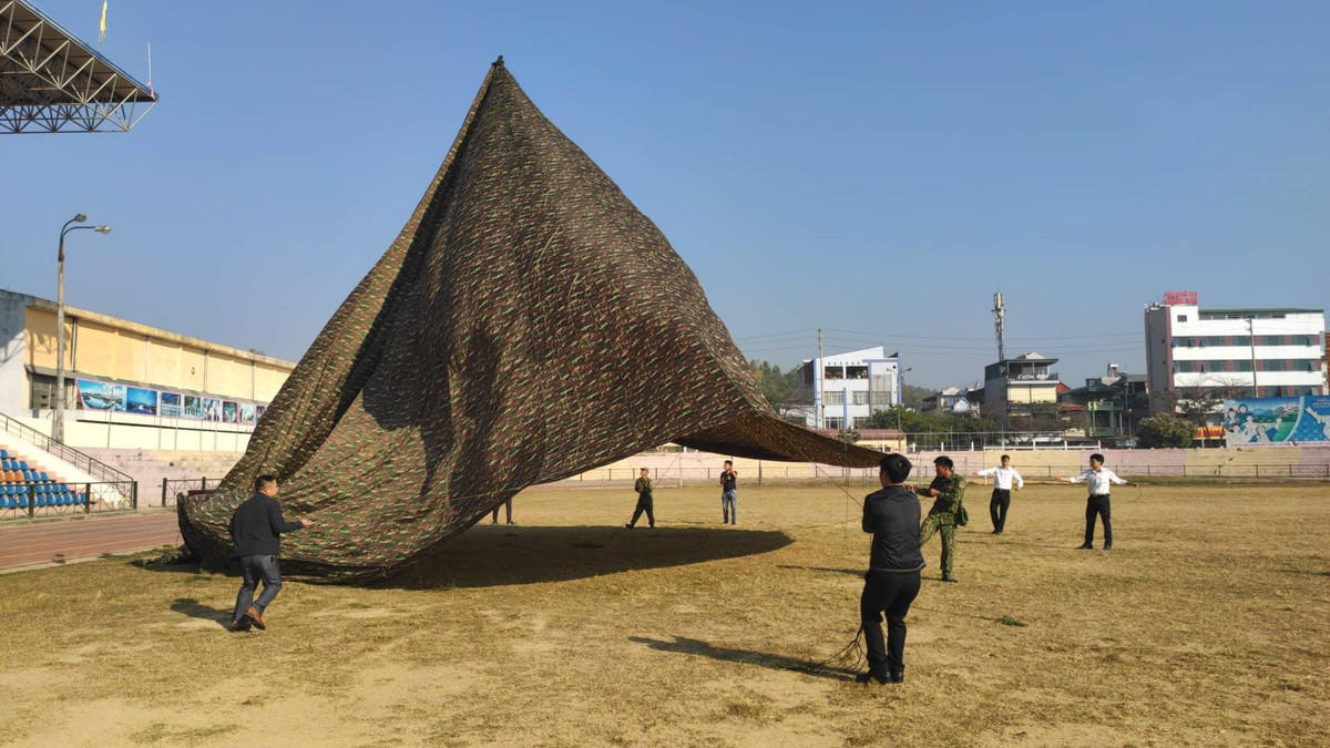 Các thiết bị tăng âm, loa đài, bàn ghế, thiết bị trình chiếu lời khai các bị cáo tại phiên tòa, ô che mưa, nắng… phục vụ cho việc xét xử lưu động ngoài trụ sở tòa án cũng đang được hoàn tất.