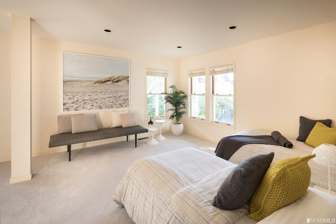 Phòng ngủ dành cho khách xinh xắn, nhỏ gọn, được trang bị đầy đủ những tiện nghi cần thiết.