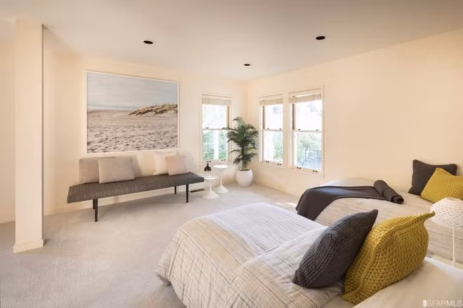 Phòng ngủ dành cho khách xinh xắn, nhỏ gọn, được trang bị đầy đủ những tiện nghi cần thiết.