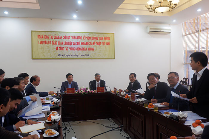 Ban phong chong tham nhung TU lam viec voi LHHKHKT Viet Nam