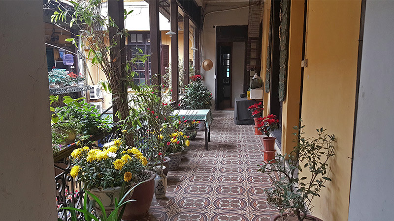 Khu vực hành lang tầng 2 dẫn đến phòng ngủ của anh chị em bà Mô. Ảnh: Nhật Linh