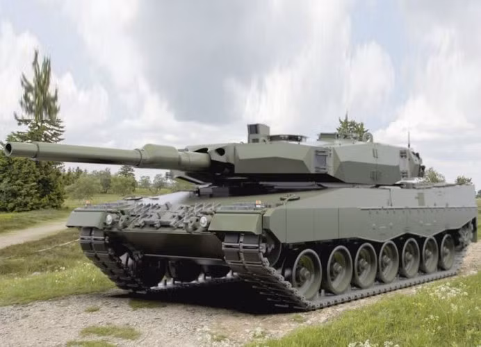 Ba Lan đã mua 128 xe tăng Leopard 2A4 từ kho dự trữ của Quân đội Đức hồi tháng 1/2002.