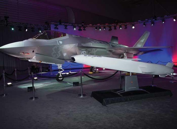 Tầm bắn trên 240 km, có thể tấn công mục tiêu trên bộ lẫn trên biển thậm chí nhắm thẳng vào các khu vực đặt các hệ thống phòng thủ.