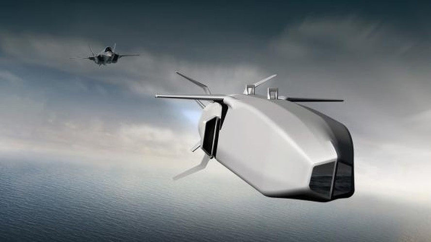 Theo Phó Chủ tịch bộ phận Tên lửa và kiểm soát hoả lực của Lockheed Martin, ông Frank St. John, việc F-35 được trang bị tên lửa SOM-J sẽ giúp F-35 có thể tấn công được các mục tiêu tầm xa trong khi vẫn giữ được khả năng tàng hình vượt trội của mình.
