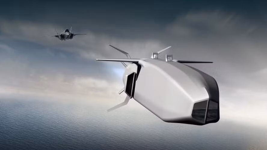 Theo Phó Chủ tịch bộ phận Tên lửa và kiểm soát hoả lực của Lockheed Martin, ông Frank St. John, việc F-35 được trang bị tên lửa SOM-J sẽ giúp F-35 có thể tấn công được các mục tiêu tầm xa trong khi vẫn giữ được khả năng tàng hình vượt trội của mình.