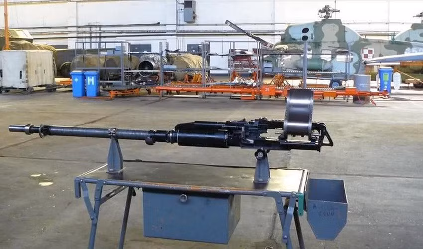 Trong trang bị của Su-35 thì pháo hàng không đóng vai trò là vũ khí sử dụng chủ yếu trong không chiến.