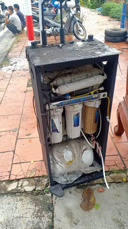 Thiết bị lọc nước cũng hư hỏng.