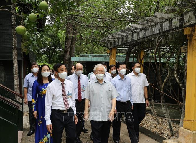 Tong Bi thu Nguyen Phu Trong dang huong tuong niem Chu tich Ho Chi Minh