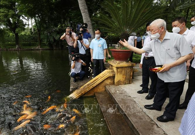Tong Bi thu Nguyen Phu Trong dang huong tuong niem Chu tich Ho Chi Minh-Hinh-4