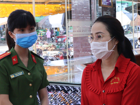 Nhan vien trom 2.380 nhan vang o Binh Phuoc: Lam 4 nam chua nghi ngay nao