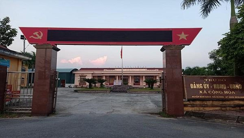 Hải Dương: Dân “tố” cán bộ xã Cộng Hòa thu tiền giấy đi đường qua chốt Hai Duong: Dan “to” can bo xa Cong Hoa thu tien giay di duong qua chot