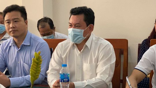 Trường hợp kết quả điều tra cho thấy có việc nữ doanh nhân này chuyển tiền cho ông Yên nhưng không chứng minh được ông này đã đưa ra thông tin gian dối để được nhận tiền thì đó chỉ là quan hệ dân sự. Trong trường hợp tất cả các lần chuyển tiền, tài sản đều không cấu thành tội phạm, cơ quan điều tra sẽ quyết định không khởi tố vụ án hình sự, trong trường hợp đó thì nữ doanh nhân này có quyền khởi kiện dân sự để đòi tài sản nếu như có căn cứ để đòi lại. 