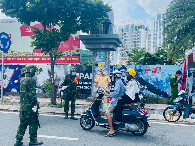 Che do doi voi cong an, bo doi phong chong COVID-19 duoc chi tra the nao?