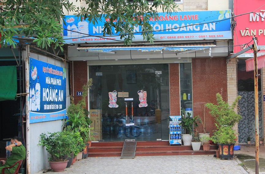 Bố nghi bạo hành bé 6 tuổi tử vong ở Hà Nội đối diện án nào? Bo nghi bao hanh be 6 tuoi tu vong o Ha Noi doi dien an nao?