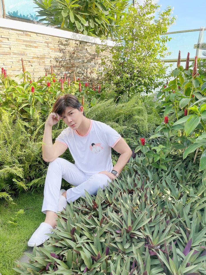 Nathan Lee an y ghe tom gioi nghe si, ung ho 'thanh loc' triet de