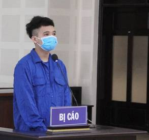 Ngày 10, 11 và 12/3/2021, Trang nhận được các cuộc điện thoại hỏi mua từ 50 đến 500 viên thuốc lắc. Thỏa thuận giá cả xong, Trang sai Được bỏ thuốc lắc lên xe ô tô đi giao cho các con nghiện.