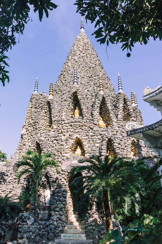 Bi an thap vo oc cao nhat Viet Nam va “18 tang dia nguc” o Chua Oc