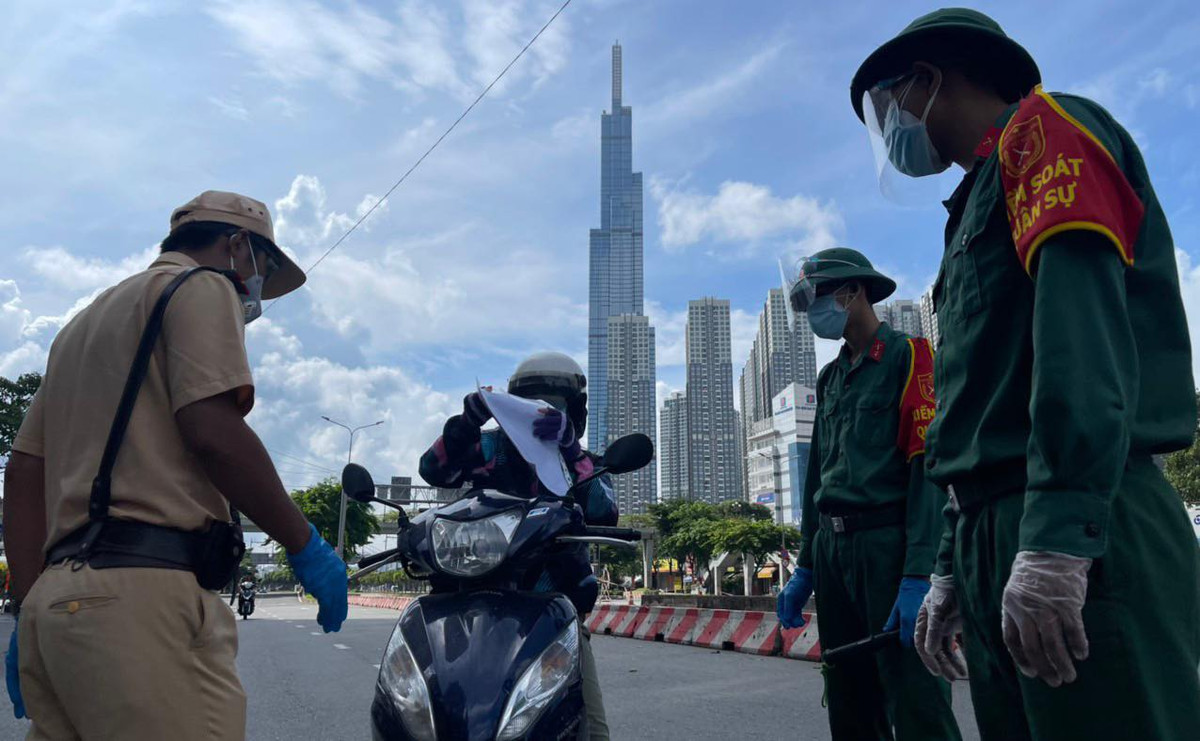 TPHCM: Gia han giay di duong neu tiep tuc keo dai gian cach sau 6/9