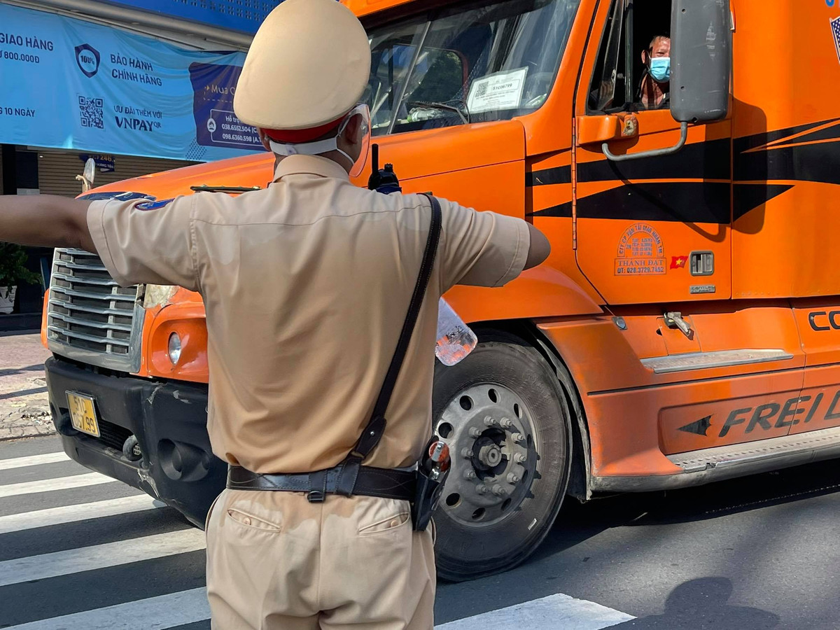 TPHCM: Gia han giay di duong neu tiep tuc keo dai gian cach sau 6/9-Hinh-2