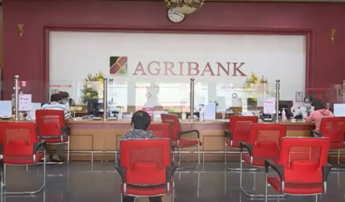 Con Giam doc Agribank Hung Yen “thang tien than toc”: Cha uu ai?