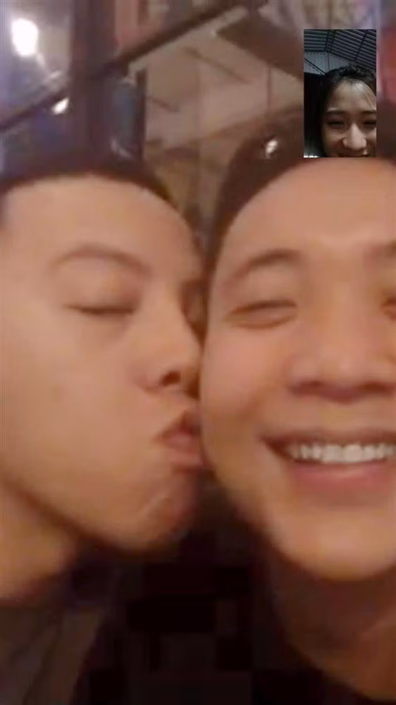 Phan ung cua Toc Tien khi chong hon trai tre