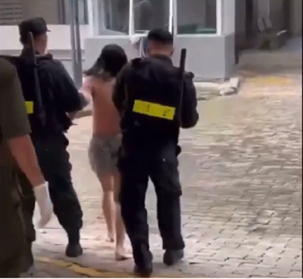 Trong tình trạng cấp bách phòng chống dịch theo Chỉ thị 16/CT-TTg của Thủ tướng Chính phủ và sự chỉ đạo của Tỉnh Bình Dương, Thành phố Thuận An thì việc cá nhân không chấp hành các biện pháp phòng chống dịch thì có thể sẽ phải chịu sự cưỡng chế của Cơ quan nhà nước có thẩm quyền.