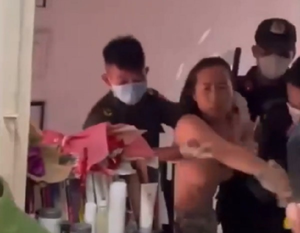 Khi đoàn tới nơi, bà Lan được vận động, mời ra ngoài lấy mẫu nhiều lần nhưng không chịu hợp tác nên Đoàn công tác đã nhờ một thợ mở khóa đến mở cửa rồi đưa người này ra ngoài test. Rất may là bà Lan có kết quả âm tính với SARS-CoV-2. Sau đó, cơ quan chức năng đã lập biên bản vi phạm quy định về phòng, chống dịch và lắp đặt lại khóa cửa phòng.