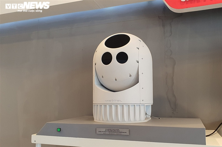 Đài quang điện tầm xa được Viettel phát triển cho Quân chủng Hải quân. Đây là hệ thống giám sát thông minh, phát hiện, bắt bám đa mục tiêu, phân loại và nhận diện tự động phục vụ các nhu cầu giám sát an ninh, trinh sát, chỉ thị mục tiêu và điều khiển hỏa lực.