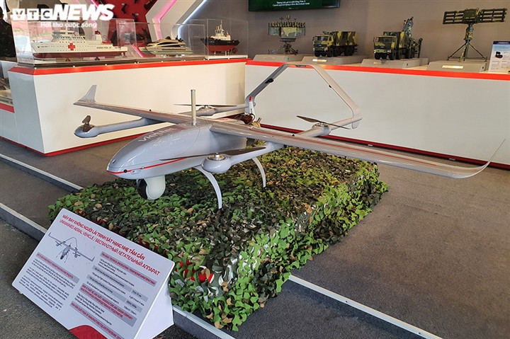 Máy bay trinh sát không người lái (UAV) hạng nhẹ tầm gần do Tổng Công ty công nghiệp - công nghệ cao Viettel thiết kế, sản xuất. Mẫu UAV này có thể bay liên tục 6 tiếng, đạt tốc độ tối đa 129km/h, nhiệm vụ chính của nó là thu thập thông tin, cung cấp dữ liệu trinh sát, có khả năng tự động hóa cao.