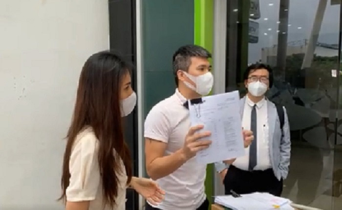 Ngoài ra, cũng cần xem xét làm rõ các giấy xác nhận về việc giải ngân số tiền đó. Nếu người xác nhận không có thẩm quyền hoặc không trực tiếp chứng kiến việc trao tiền, không trực tiếp nhận số tiền đó thì các giấy chứng nhận xác nhận đó cũng không có giá trị pháp lý, không phản ánh đúng sự việc.