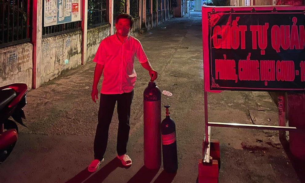 Ông Hải thông tin, từ ngày 18/8 đến 17/9, ông vẫn thường xuyên chở lương thực, thực phẩm cho hàng vạn bà con xóm trọ nghèo, cho các bệnh viện dã chiến chữa bệnh COVID-19. Nhiều tỉnh, thành khác xe rất khó vào do việc đi lại trong thời điểm cả xã hội đang gồng mình chống đại dịch COVID-19 nên tôi chưa thể đến với bà con nghèo được. 