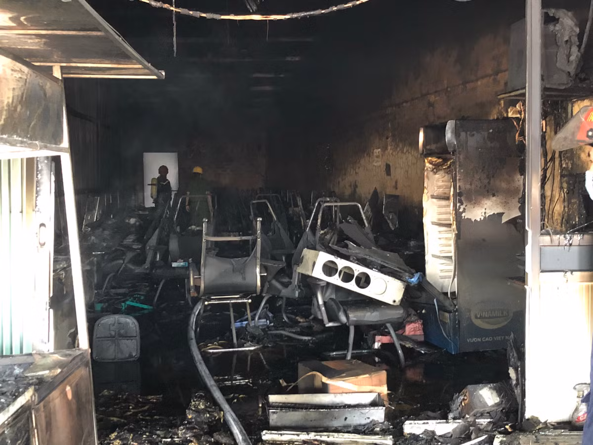 Sau 20 phút chữa cháy, đến 8h10 phút cùng ngày, đám cháy được dập tắt hoàn toàn. 