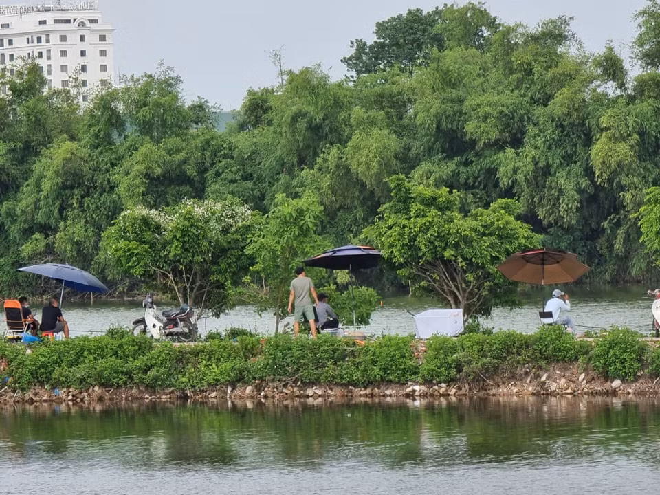 Như chưa từng có lệnh dừng hoạt động kinh doanh dịch vụ nơi công cộng.