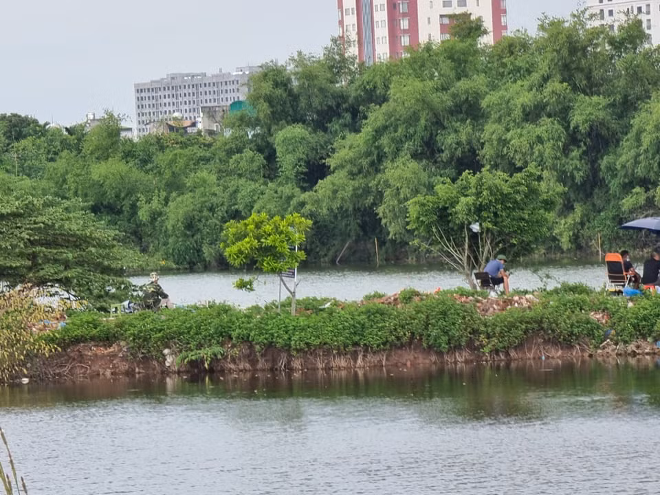 Chủ hồ câu không thực hiện quyết định áp dụng biện pháp hạn chế tập trung đông người, tạm đình chỉ hoạt động kinh doanh dịch vụ tại nơi công cộng dẫn đến tình trạng trên.