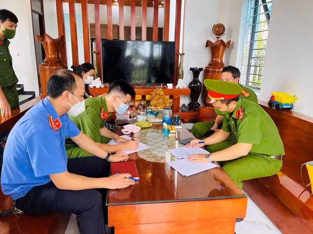 Ngay sau khi vụ án xảy ra, Giám đốc và Thủ trưởng Cơ quan CSĐT Công an tỉnh Thanh Hóa đã chỉ đạo Phòng Cảnh sát Hình sự và Công an huyện Nga Sơn phải nhanh chóng điều tra, làm rõ các đối tượng gây án. Sau thời gian 7 ngày tích cực điều tra, truy xét, Phòng Cảnh sát hình sự Công an tỉnh Thanh Hóa đã phối hợp với Công an các huyện Nga Sơn, Hà Trung tập trung xác minh, làm rõ và bắt giữ các đối tượng gây án nói trên. 