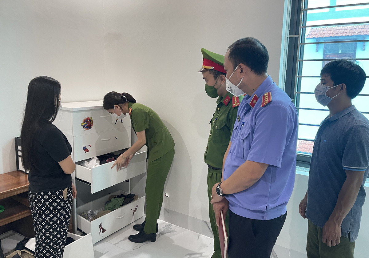 Tại đây, bọn chúng đã dùng dao, tuýp sắt đánh anh Bùi Văn Học bị trọng thương ở vùng đầu, đồng thời chém trọng thương anh Bùi Văn Đức, sinh năm 1993 (là anh trai Học). Sau khi gây án, các đối tượng này nhanh chóng rời khỏi hiện trường. 